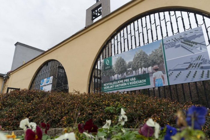 Ilustračný obrázok k článku Vstup na verejný cintorín zmení vzhľad. Pribudne zeleň, parkovisko aj kaviareň