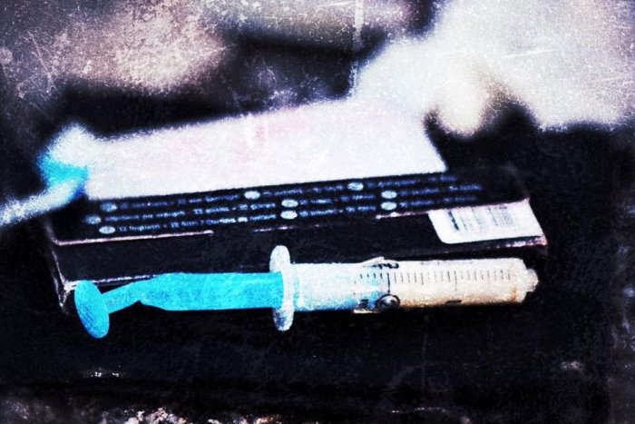 Ilustračný obrázok k článku Hrozivý prípad z Banskobystrického kraja: Mladík mal zadovažovať DROGY dieťaťu!