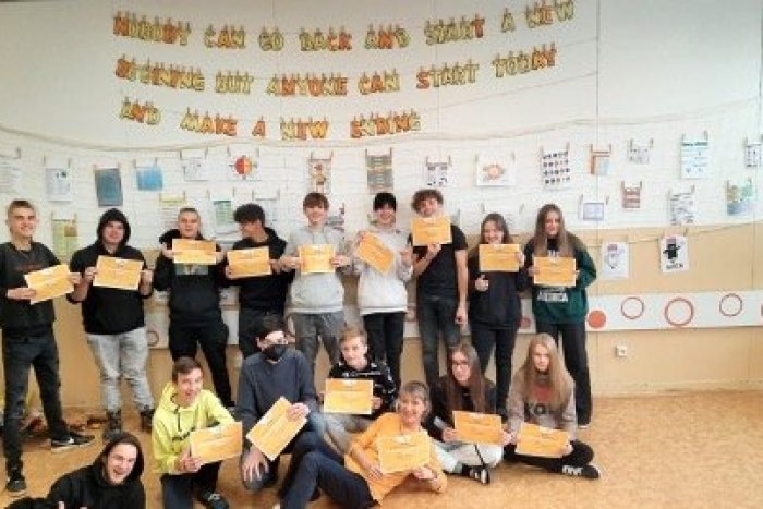 Ilustračný obrázok k článku Deviataci z Popradu vyhrali krajskú jazykovú súťaž a naučili sa 47 slovíčok