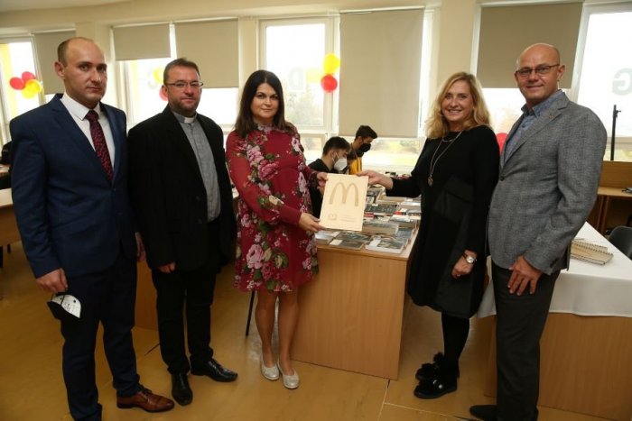 Ilustračný obrázok k článku V Prešove vznikla nová anglická knižnica. Knihy venovala spoločnosť McDonald's