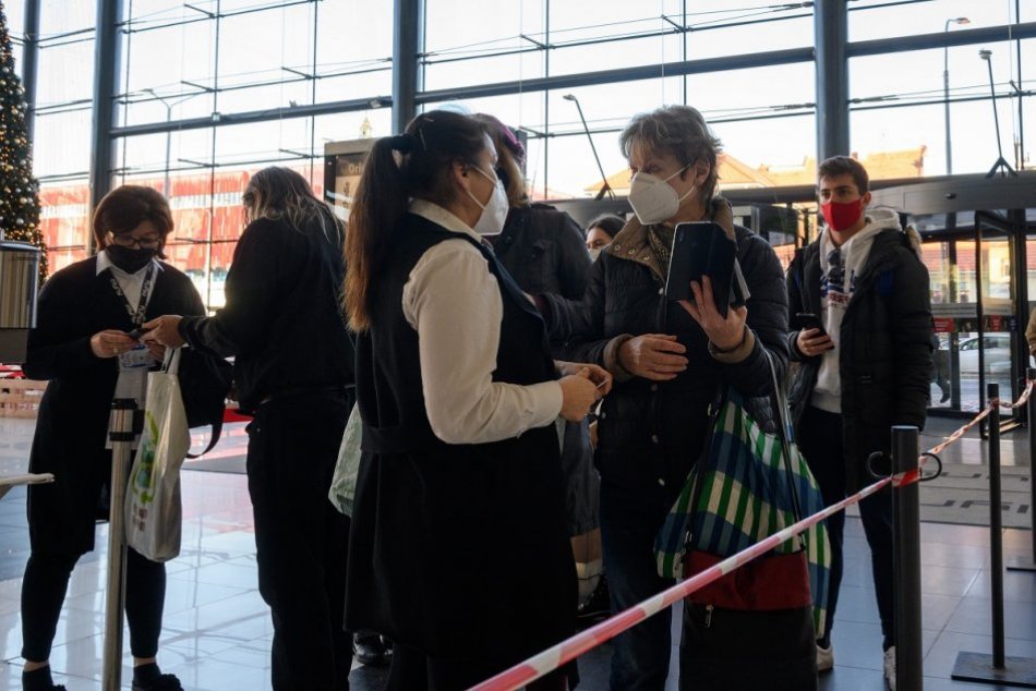 Ilustračný obrázok k článku Nitrania, nie ste očkovaní ani prekonaní? V robote vás čaká POVINNÉ testovanie