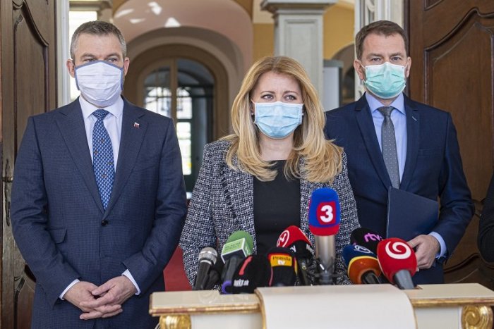 Ilustračný obrázok k článku Pellegrini: Matovič blúzni o džbánoch a detskom menu. Čaputová len reční a nekoná!