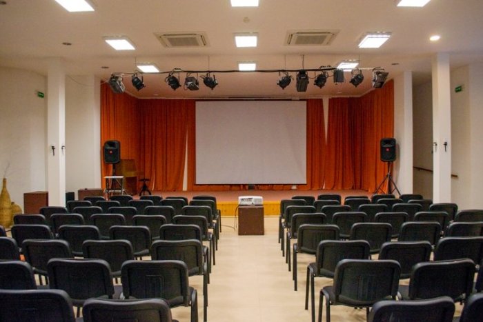 Ilustračný obrázok k článku Sálu v prievidzskom kultúrnom centre chcú vynoviť: S čím počíta investícia?