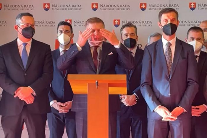 Ilustračný obrázok k článku Fico: Vláda nemôže robiť opatrenia na štýl „aj ma pusti, aj ma trošku pomiluj“