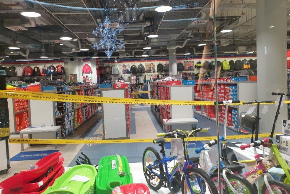 Ilustračný obrázok k článku Zavrieť obchody bola podľa Sulíka chyba! Profitujú z toho reťazce za hranicami