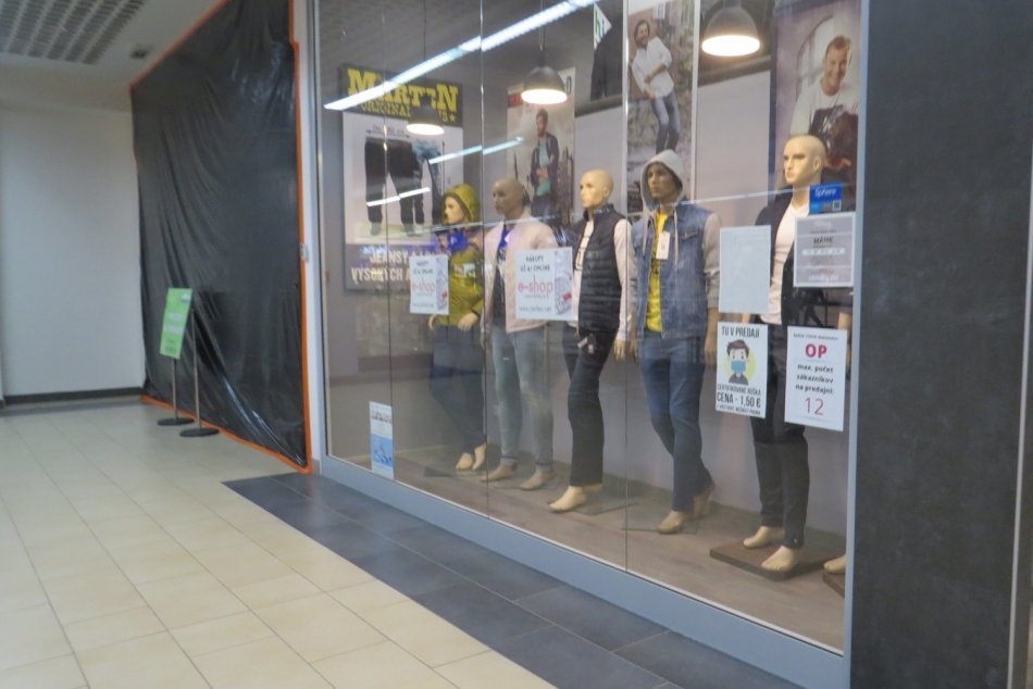 Topánky áno, oblečenie nie.