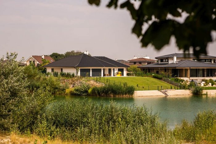 Ilustračný obrázok k článku Štyri zateplené strechy, v ktorých miesto plazenia radšej fúkali