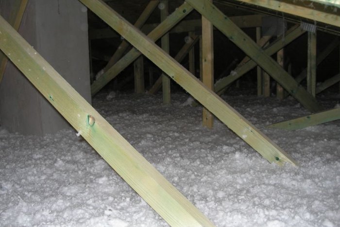 Väzníkový krov so sadrokartónovým stropom,