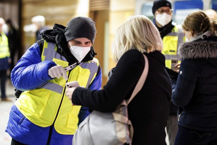 Ilustračný obrázok k článku Hygienici hodnotia boj s Covidom: V Trnavskom kraji pribúdajú chorí nad 35 rokov