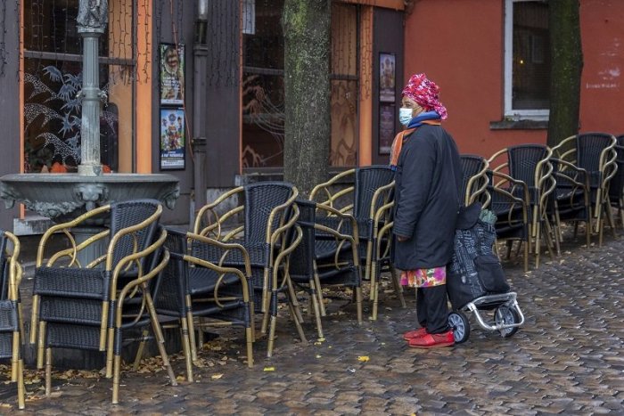 Ilustračný obrázok k článku Nový variant koronavírusu premenovali. Svetom sa šíri ako "omikron"