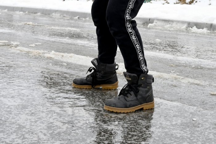 Ilustračný obrázok k článku Pozor na cestách v Trnave a okolí: Nielen sneh, ale aj POĽADOVICA narobia problémy!