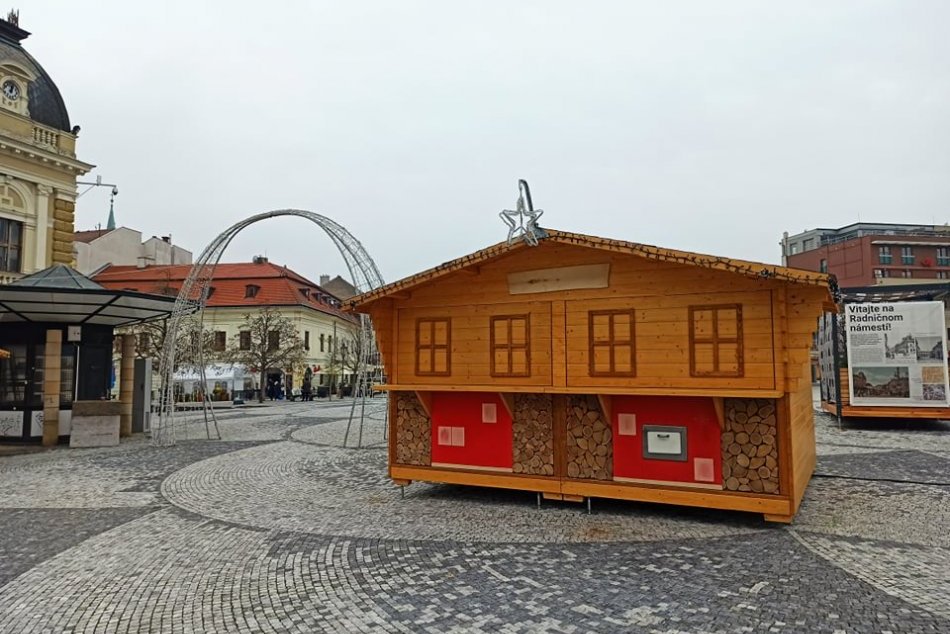 Ilustračný obrázok k článku Vianočné mestečko v Nitre sa v nedeľu neotvorí: Stánky zatiaľ ostávajú