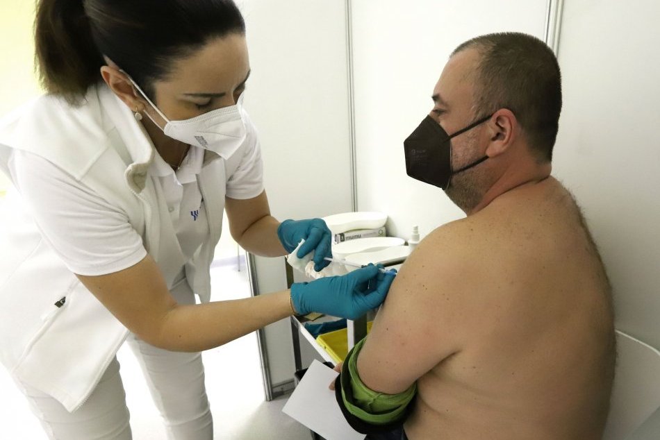 Ilustračný obrázok k článku Záujem o očkovanie klesá: Nitriansky kraj ZATVÁRA svoje vakcinačné centrá!