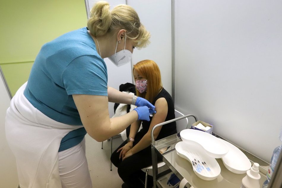 Ilustračný obrázok k článku Vo Zvolene sa bude očkovať priamo na sídliskách: KEDY a KDE vám pichnú vakcínu?