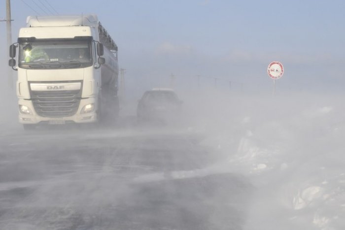 Ilustračný obrázok k článku Slovensko zasiahne FUJAVICA, poľadovica, dážď aj SNEŽENIE!