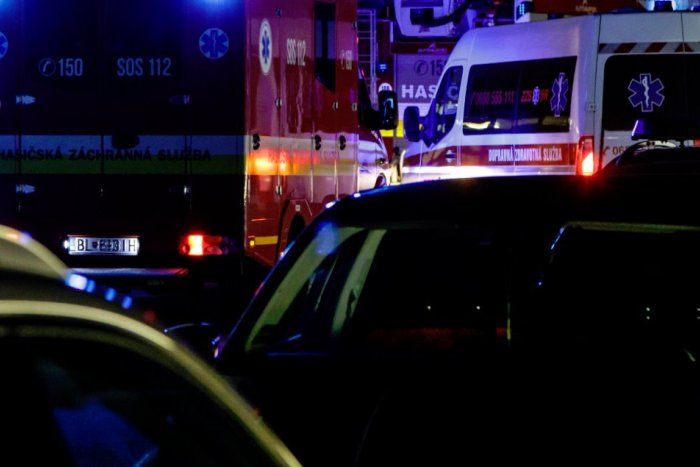 Ilustračný obrázok k článku Po zásahu BLESKOM začal horieť dom: Pomáhajú hasiči aj dobrovoľníci!