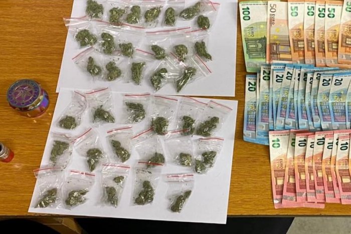 Ilustračný obrázok k článku Ďalší drogový úlovok: Mladík skončil po kontrole na policajnom oddelení