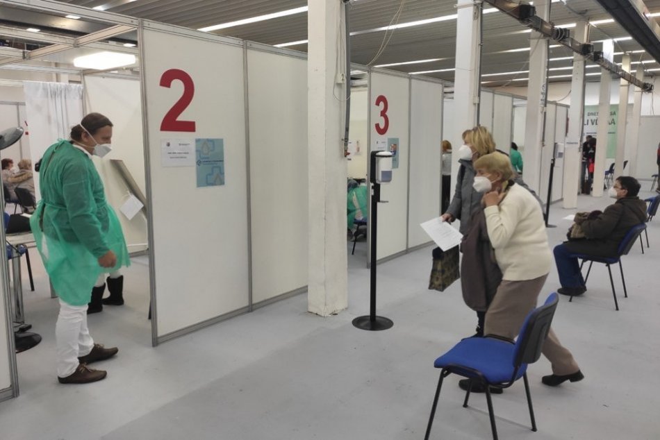 Ilustračný obrázok k článku Očkovanie v Trenčianskom kraji opäť rozbiehajú vo veľkom s vakcínou od Pfizeru