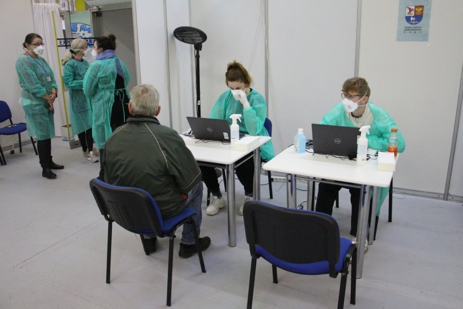 Ilustračný obrázok k článku Veľkokapacitné očkovacie centrá v Trenčianskom kraji pokračujú vo vakcinácii