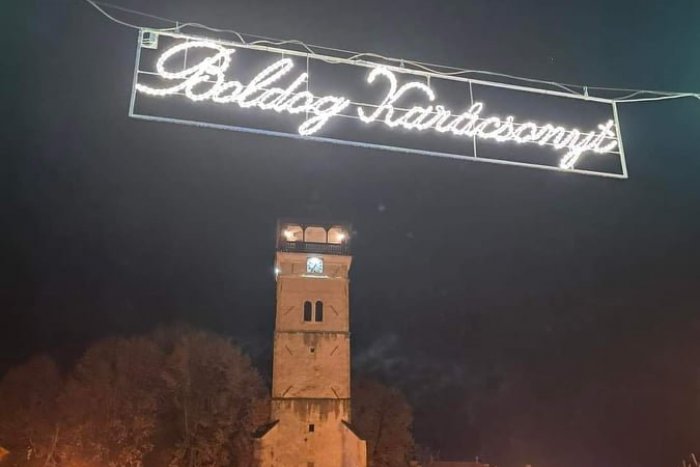 Ilustračný obrázok k článku Vianočná výzdoba POBÚRILA ľudí: Cítime sa ako v Maďarsku a ŽIADAME nápravu!