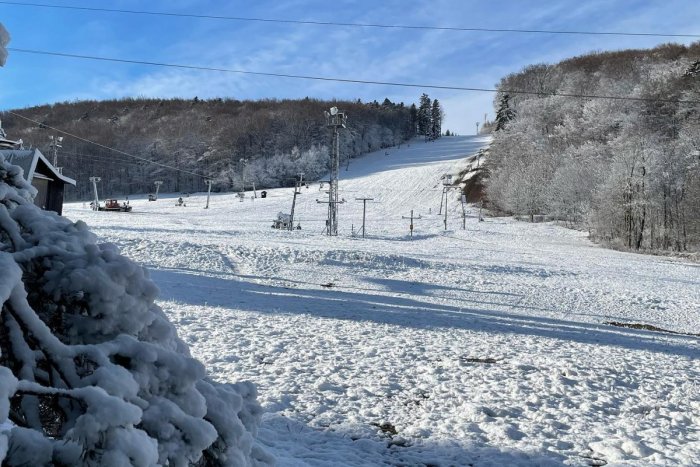 Ilustračný obrázok k článku Na Jahodnej sa pripravujú na lyžiarsku sezónu. Sánkovať sa dá už teraz, FOTO