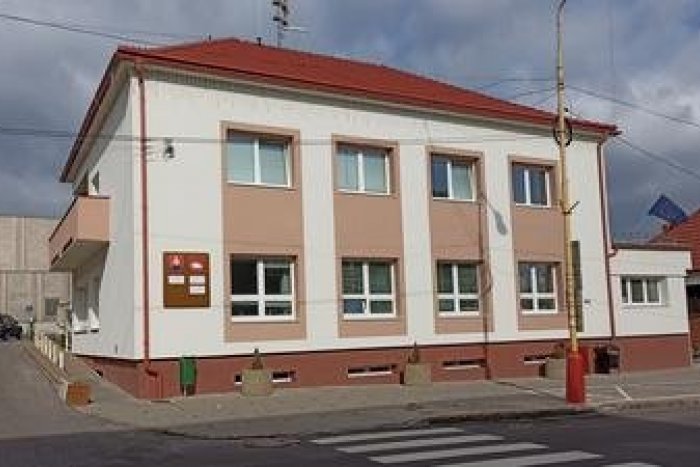 Ilustračný obrázok k článku Reakcia Bojníc na nepriaznivý vývoj epidemiologickej situácie: Zatvorená radnica