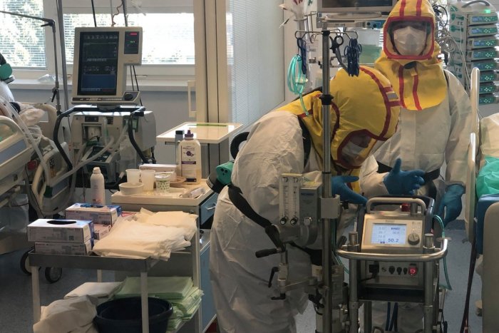 Ilustračný obrázok k článku Pacient mal falošný očkovací preukaz. Priznal sa, až keď sa mu pohoršilo