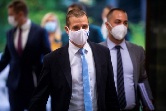 Ilustračný obrázok k článku Klus reaguje na šíriaci sa OMIKRON: Nie je dôvod na PANIKU, ale je dobré byť pripravený!