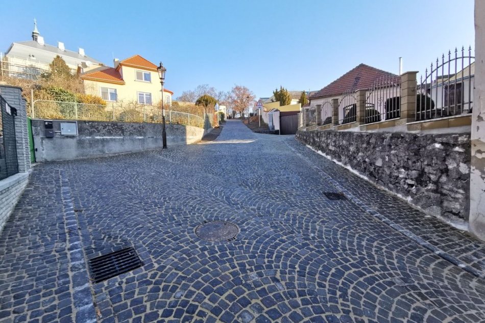 Ilustračný obrázok k článku Vynovili historický úsek: Mesto dokončilo rekonštrukciu Kráľovskej cesty, FOTO