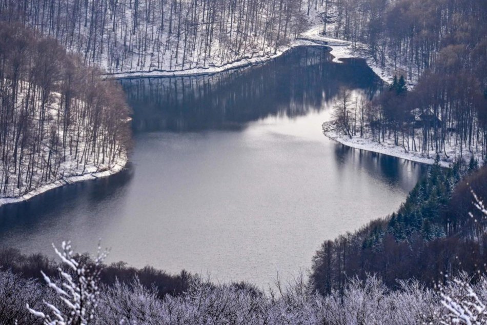 Ilustračný obrázok k článku Nádherné zasnežené Morské oko na FOTKÁCH