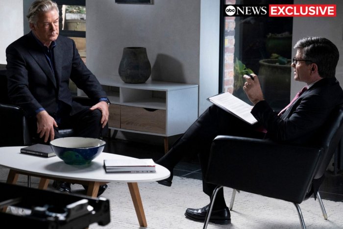 Ilustračný obrázok k článku Herec Baldwin prehovoril prvýkrát od tragédie na pľaci: Nestlačil som spúšť