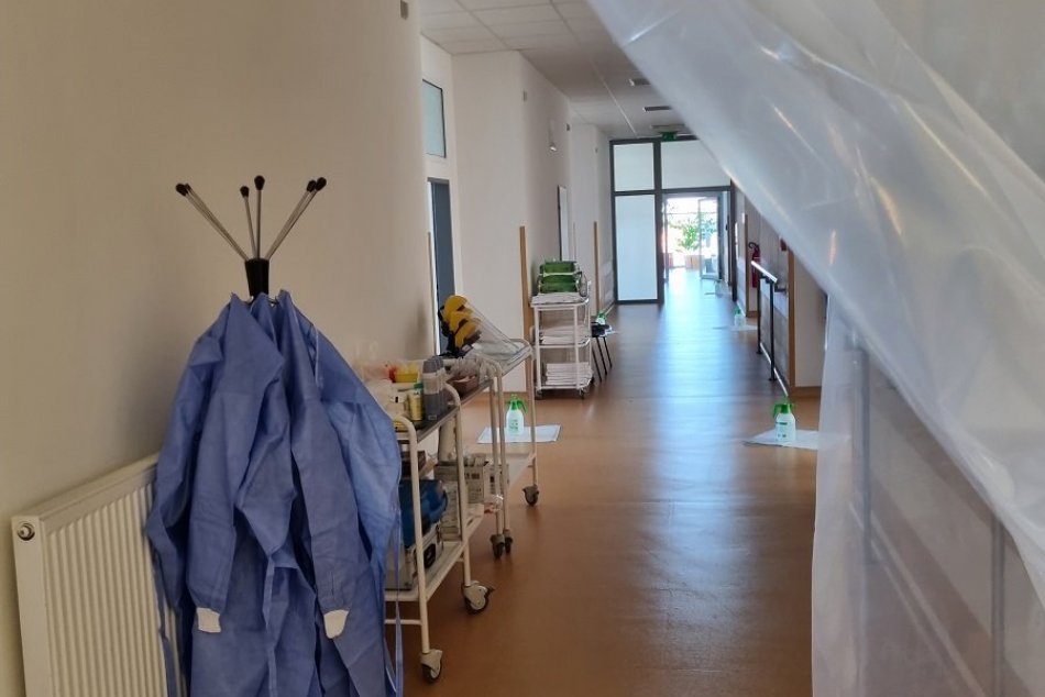 Ilustračný obrázok k článku Nemocnica v Nitre vytvorila ďalšie covidové lôžka: Zvýšila aj zásoby kyslíka