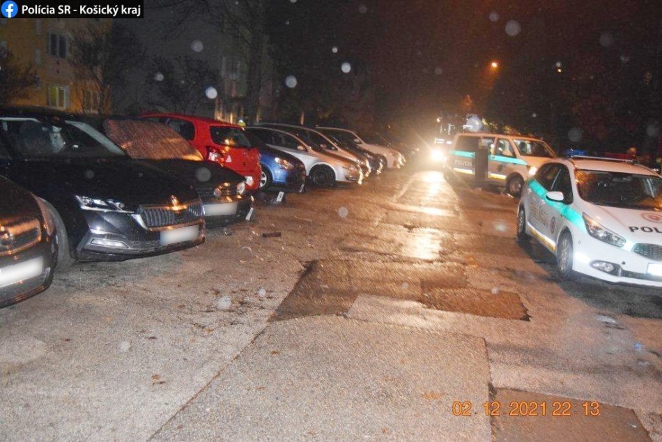 Ilustračný obrázok k článku Parkovisko sa zmenilo na scénu z akčného filmu: Nebezpečný vodič demoloval, čo mu stálo v ceste