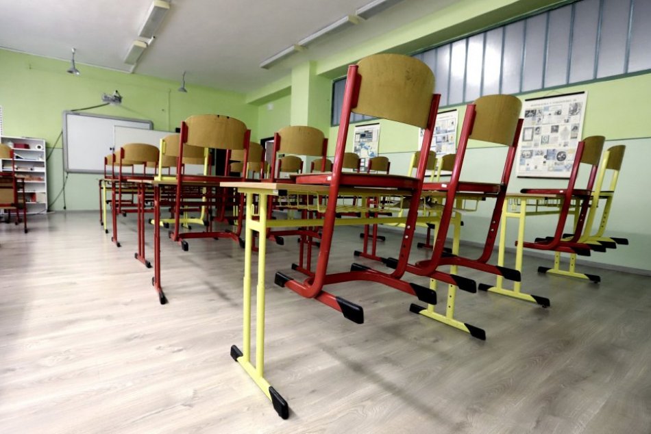 Ilustračný obrázok k článku Koronavírus útočí na ŠKOLY. Zatvorené sú STOVKY tried v Bratislavskom kraji