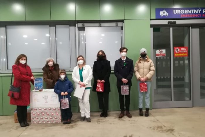 Ilustračný obrázok k článku Spojená škola na Ulici D. Tatarku v Poprade odovzdala nemocnici dar: Čajík pre zdravotníkov