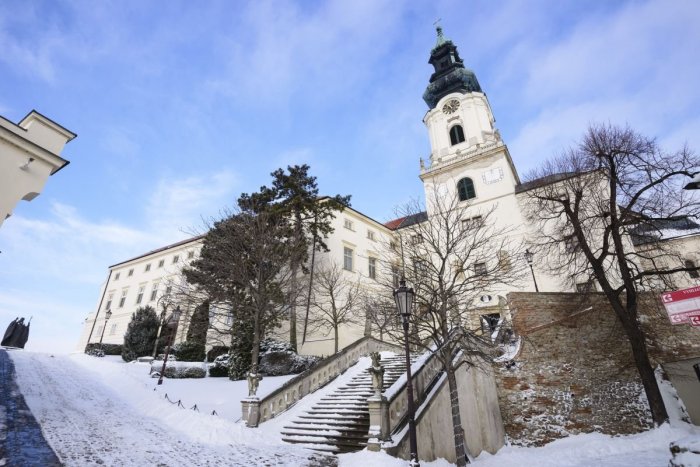 Ilustračný obrázok k článku Duchovná pomoc počas pandémie: Veriaci môžu využiť individuálne modlitby v bazilike