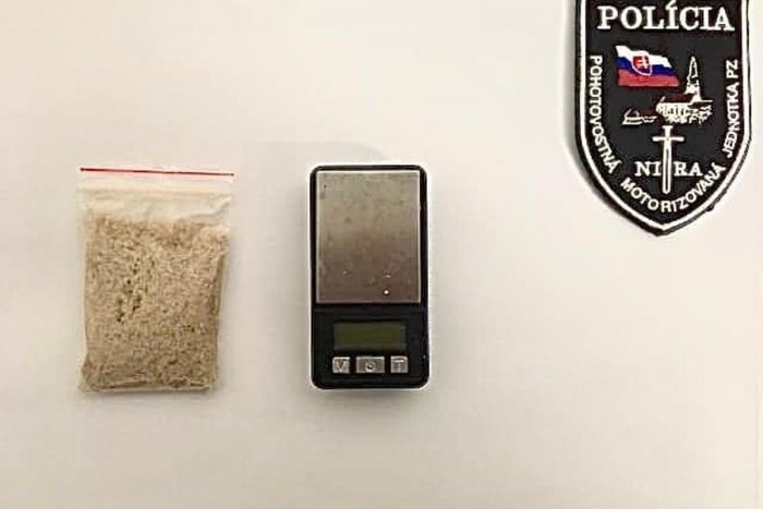 Ilustračný obrázok k článku Po Klokočine sa pohyboval podozrivý muž: Mal pri sebe vrecko s pervitínom