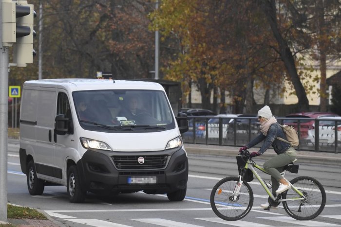 Ilustračný obrázok k článku Vodičov a cyklistov čakajú veľké ZMENY: Prezidentka podpísala novelu