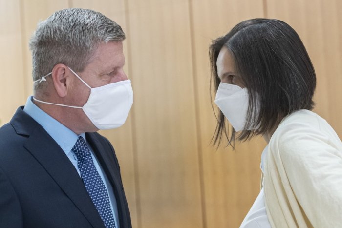 Ilustračný obrázok k článku Ministri dostali úlohu: Bude povinné očkovanie a budú si NEOČKOVANÍ platiť liečbu?