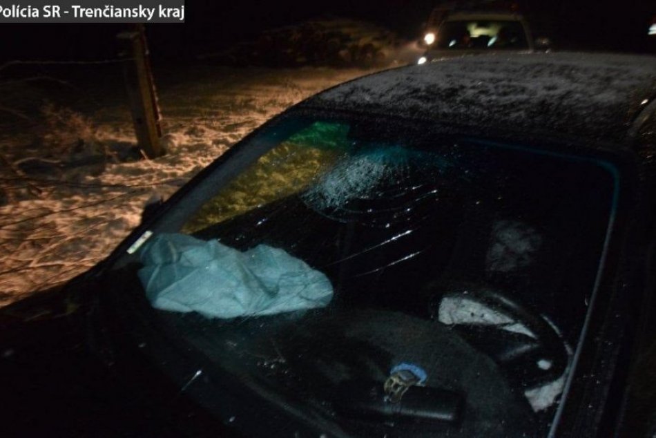 Ilustračný obrázok k článku Nehoda v Kľačne: Mladík mal vodičák len polrok a opitý narazil do stromu, FOTO