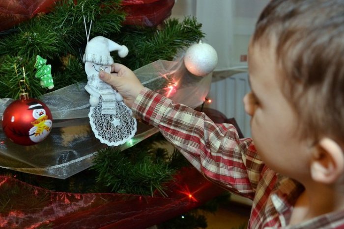 Ilustračný obrázok k článku Gesto, ktoré sa len tak nevidí: Mladý Pezinčan daruje svoje VIANOCE tým, ktorí to potrebujú