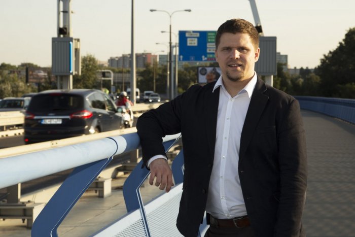 Ilustračný obrázok k článku Starosta Petržalky J. Hrčka chce na jeseň obhájiť svoj post: Bilbordy v kampani nepoužije