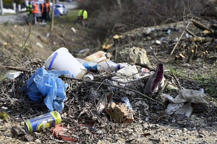 Ilustračný obrázok k článku Revúca chce bojovať s čiernymi skládkami: Použiť chce fotopasce