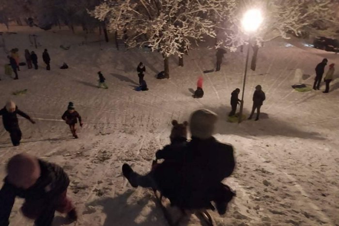 Ilustračný obrázok k článku Dúbravčania ožili aj napriek lockdownu: Vďaka snehu si dopriali RADOVÁNKY, FOTO