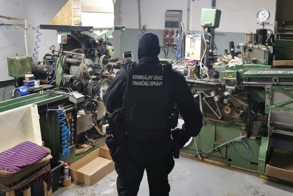 Ilustračný obrázok k článku Parádny ZÁŤAH finančnej správy na východe Slovenska: POZRITE, čo sa vykľulo z hydinárne!