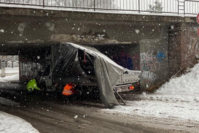 Ilustračný obrázok k článku Nepodceňujte aktuálne počasie: Intenzívne sneženie spôsobilo viaceré nehody, FOTO