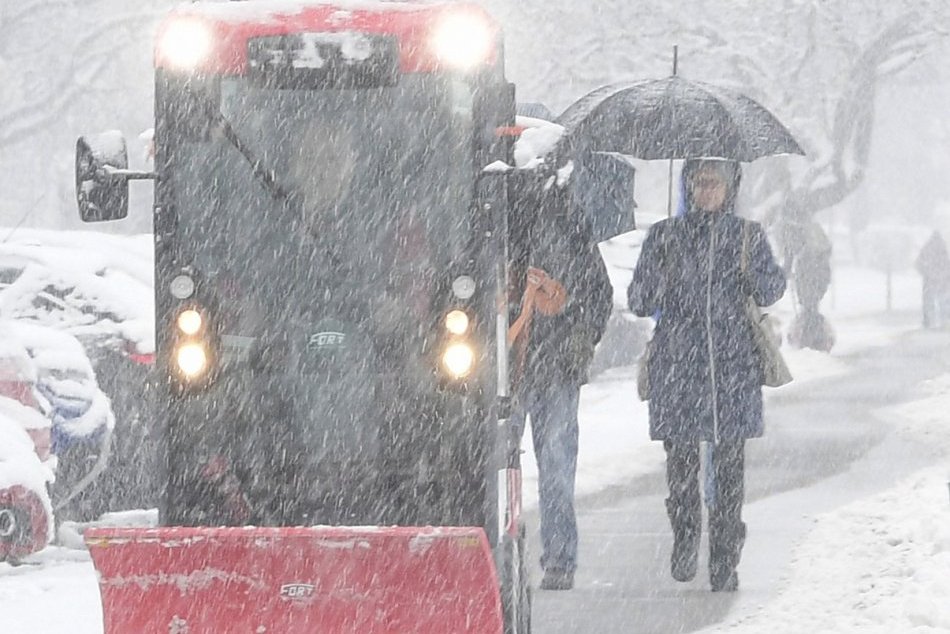 Ilustračný obrázok k článku Pripravte sa na intenzívne sneženie, silný vietor a poľadovicu: KDE si treba dávať pozor?