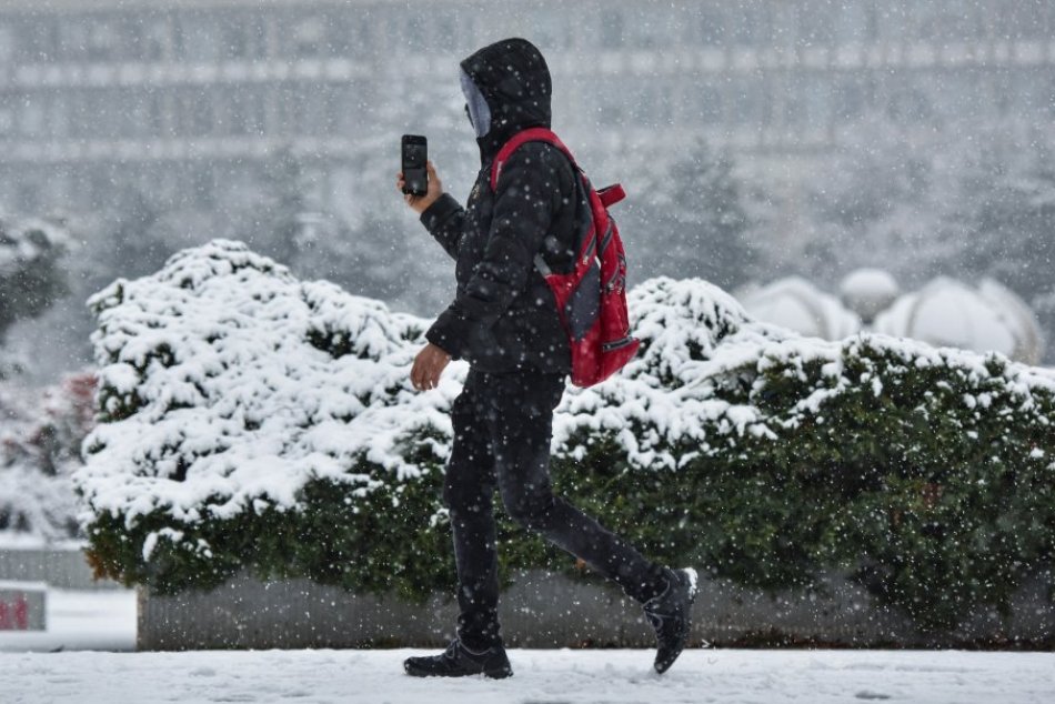 Ilustračný obrázok k článku Štedrý deň má byť biely a ľadový: Výstrahy pre okresy v Trenčianskom kraji