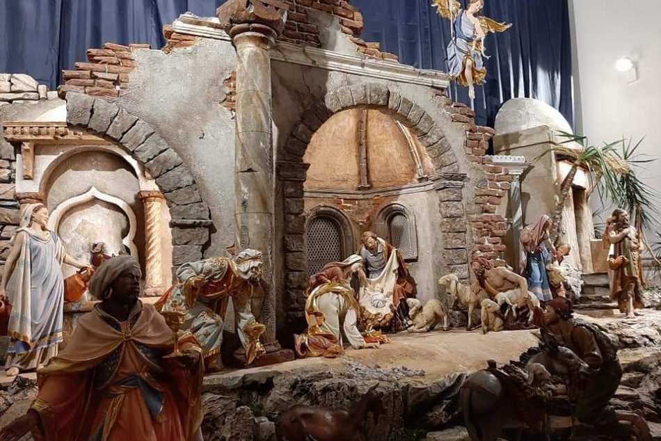 Ilustračný obrázok k článku Hradnú katedrálu zdobí unikátny betlehem: Vytvoril ho rezbár z Južného Tirolska