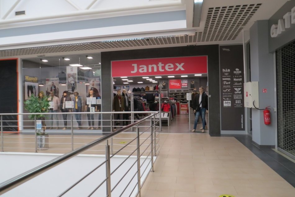 Ilustračný obrázok k článku V nákupných centrách otvárajú obchody počas lockdownu: Kto sa do nich dostane? FOTO